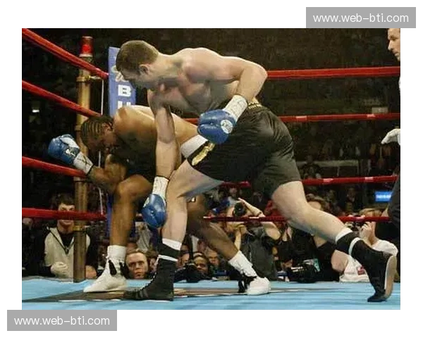 巨人的黄昏与钢铁的黎明：克里琴科VS刘易斯，拳击史上最后的血色浪漫